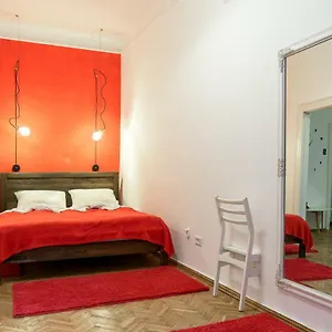 Apartament Red & Yellow